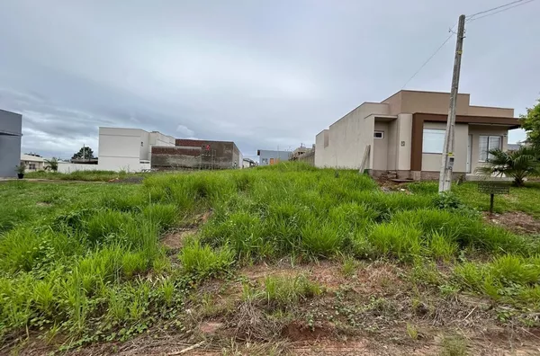 SUA FUTURA RESIDÊNCIA MUITO BEM LOCALIZADO NESSE TERRENO