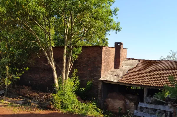 EXCELENTE ÁREA PARA PLANTIO OU TRANSFORMAR EM ÁREA DE LAZER PARA SEUS FAMILIARES