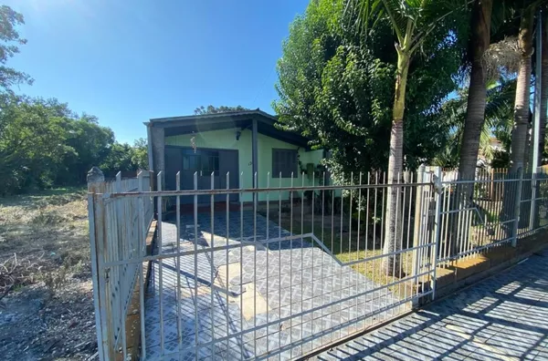 CHALÉ EM ÓTIMA REGIÃO, COM 605m² DE TERRENO