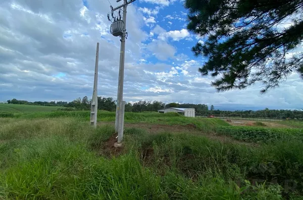 PAVILHÃO DE 480m², DUAS FRENTES E MUITO ESPAÇO PARA AMPLIAÇÃO