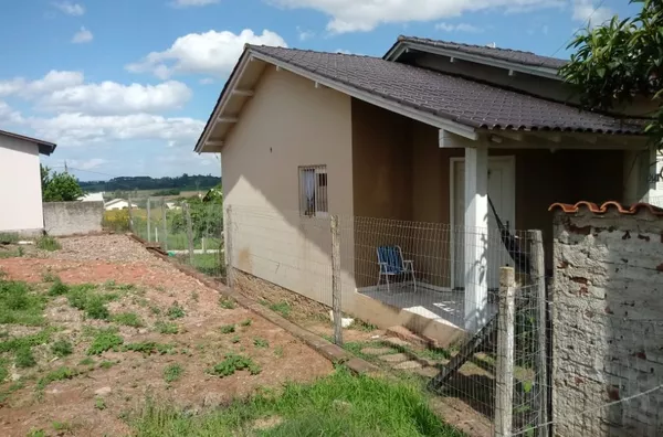 LINDA CASA NO BAIRRO BRANDS, COM BELO PÁTIO NOS FUNDOS