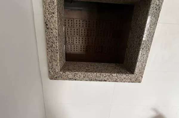 SOBRADO BEM LOCALIZADO COM GRANDE PÁTIO NOS FUNDOS E NA FRENTE - Foto 5