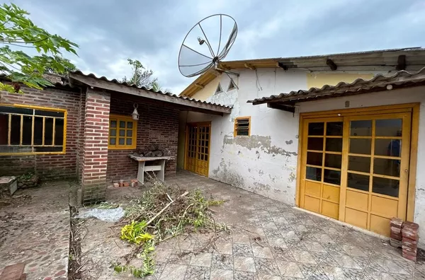 CASA EM REFORMA EM RUA MOVIMENTADA E ÓTIMO PONTO COMERCIAL