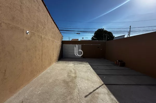 Incrível casa de três quartos para alugar  - Bairro Parque Dois Irmãos - Fortaleza - CE