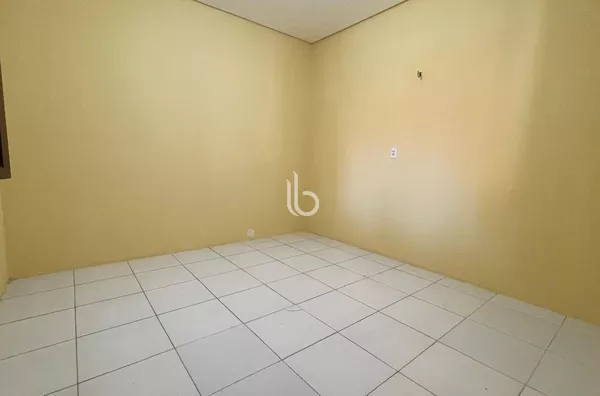Apartamento no 1° andar  para alugar no bairro José Walter de 2 quartos 