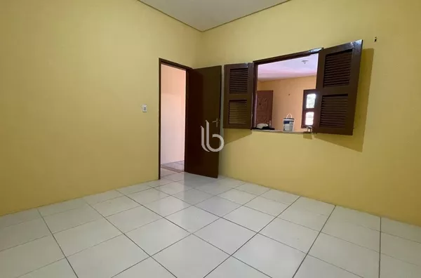 Apartamento no 1° andar  para alugar no bairro José Walter de 2 quartos 