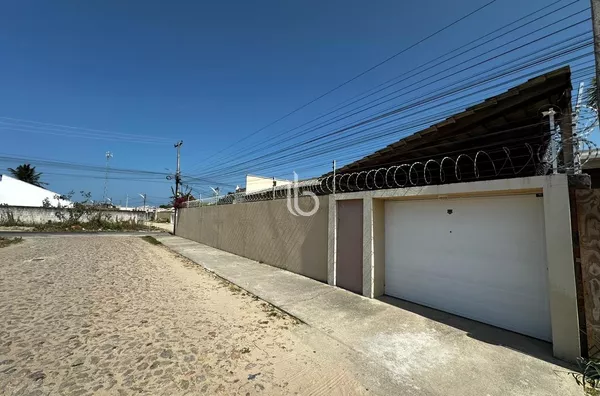 Encantadora Casa de esquina à Venda em Aquiraz - Bairro Divineia