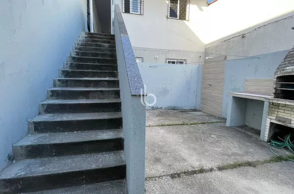 Casa com dois quartos  e garagem- Parque Dois Irmãos