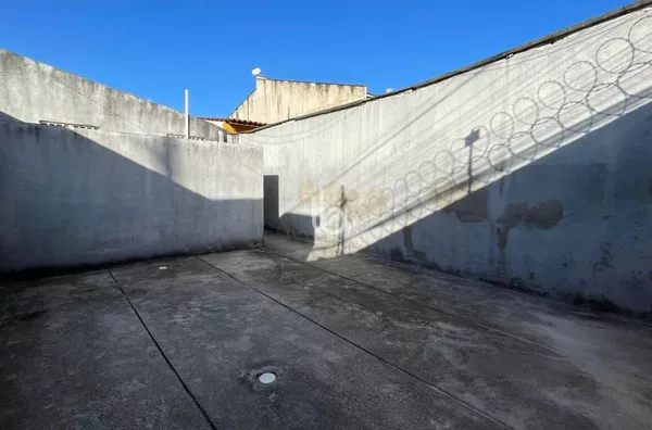 Casa com dois quartos  e garagem- Parque Dois Irmãos