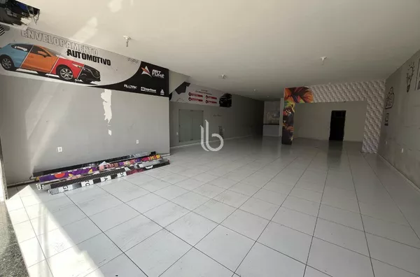 Amplo ponto comercial com subsolo para locação em Morada Nova – CE