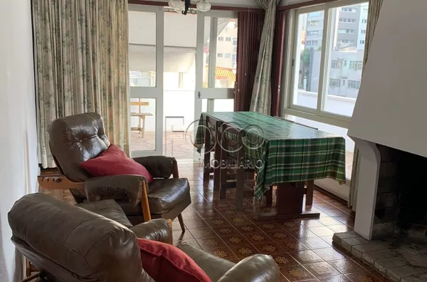 Cobertura semi mobiliada 2 dorm. com vaga Petrópolis Porto Alegre, 227m²