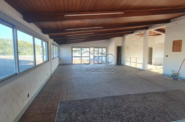 Prédio Comercial com depósito e quadra para venda e locação  Partenon Porto Alegre, 2.100m²