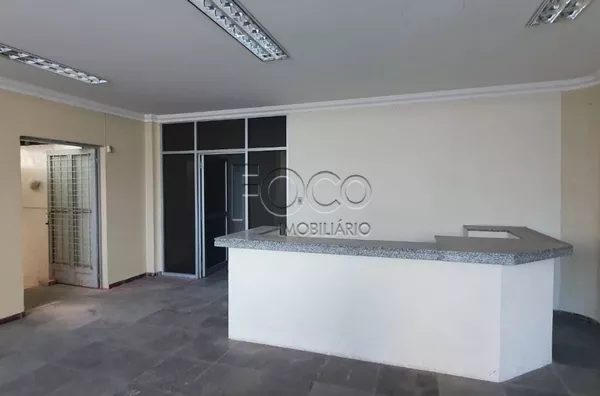 Prédio Comercial com depósito e quadra para venda e locação  Partenon Porto Alegre, 2.100m²