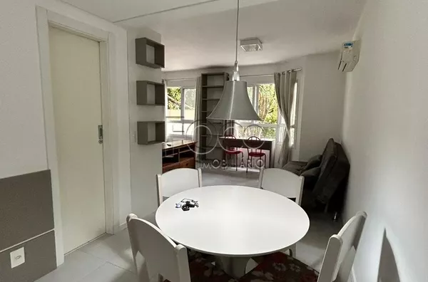 1 Dormitório mobiliado, churrasqueira, elev e vaga