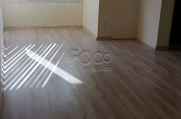 Compre apartamento de 2 quartos e garagem, Rubem Berta, Porto Alegre