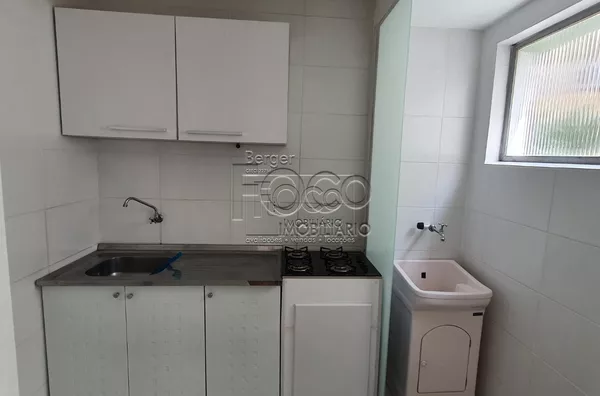 Um dormitório com elevador - Ótima localização