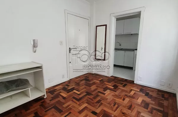 Um dormitório com elevador - Ótima localização