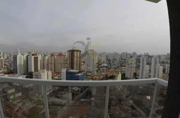 Sala Comercial na Saúde – Com Sacada e 2 Vagas!
