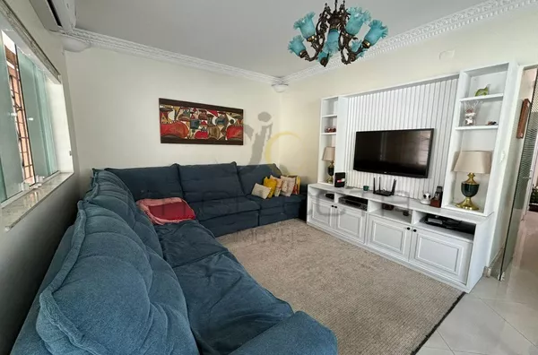 Sobrado Reformado e Aconchegante em Localização Privilegiada