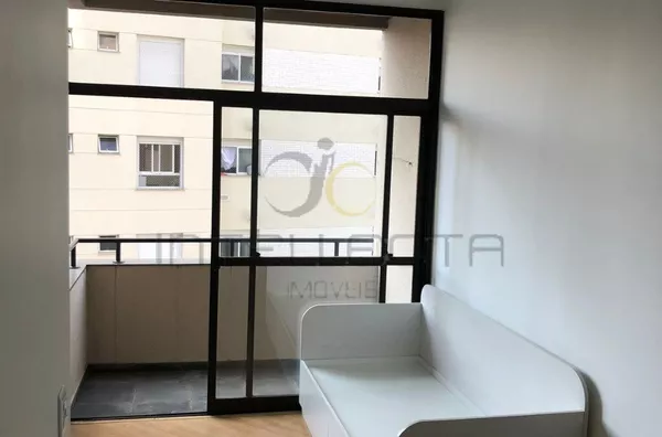 Encante-se com Seu Novo Lar: Studio a 9 Minutos do Metrô Ana Rosa!