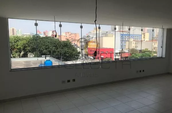 Oportunidade Imperdível! Prédio Reformado em Rua Comercial Movimentada!