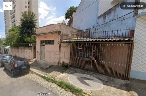 Casa com amplo terreno no Jardim da Glória
