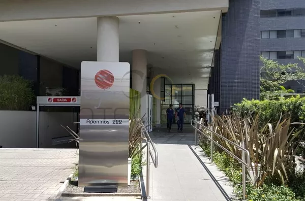 Sala comercial em prédio de alto padrão