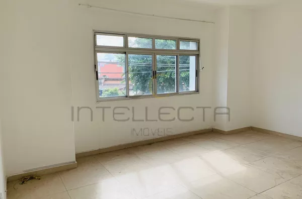 Vende-se Prédio Inteiro com Espaço Comercial e Residencial! Com 3 aptos em cima!