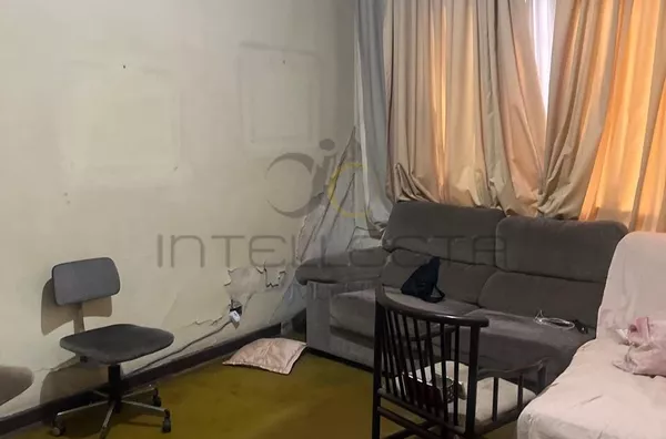 VENDE-SE – CASA AMPLA EM FRENTE AO PARQUE DA ACLIMAÇÃO