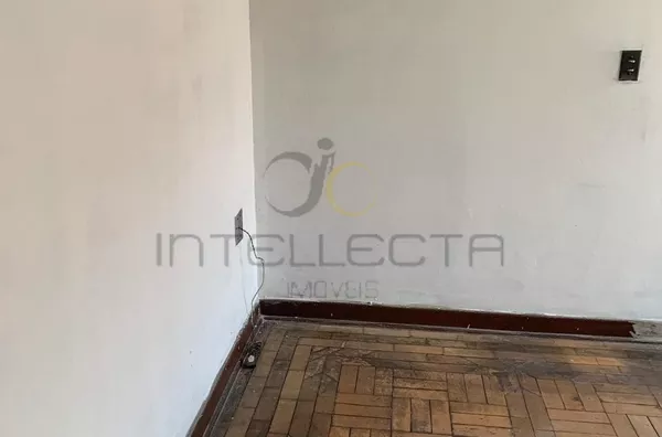 Sobrado espaçoso com excelente potencial para reforma!