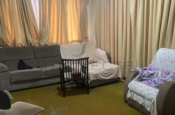 VENDE-SE – CASA AMPLA EM FRENTE AO PARQUE DA ACLIMAÇÃO