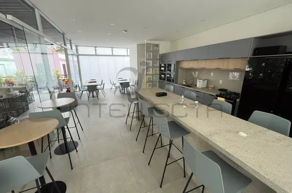 Ótimo prédio comercial, 4 andares, ótima localização, entre metrô vila Mariana e metrô Ana Rosa.