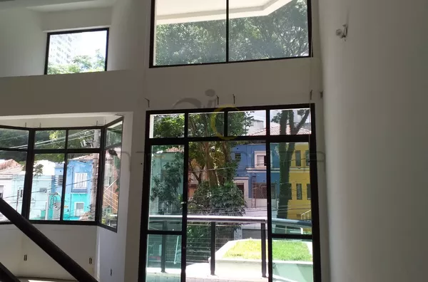 Apartamento duplex para alugar, 1 quarto, sacada, 2 vagas de garagem, Bela Vista - São Paulo