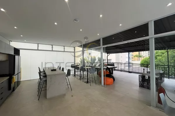 Ótimo prédio comercial, 4 andares, ótima localização, entre metrô vila Mariana e metrô Ana Rosa.