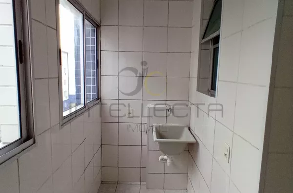 Apartamento claro e arejado à venda em São Vicente