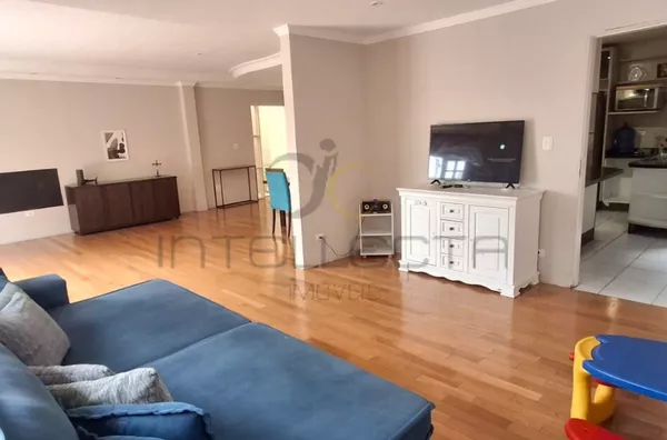 Casa térrea com 2 suítes, ampla sacada e localização privilegiada a 900m do Metrô Jabaquara