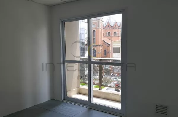 Sala comercial em prédio de alto padrão