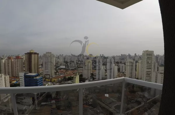 Sala Comercial na Saúde – Com Sacada e 2 Vagas!