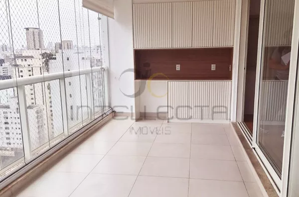 Lindo apto no Itaim Bibi, em andar alto, reformado e pronto para morar!