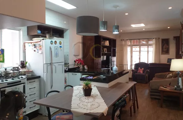 Casa térrea reformada com edícula completa para venda, 3 quartos (2 suítes), 2 vagas de garagem - Vila Dom Pedro 1 - São Paulo