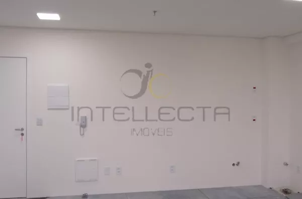 Sala Comercial na Saúde – Com Sacada e 2 Vagas!