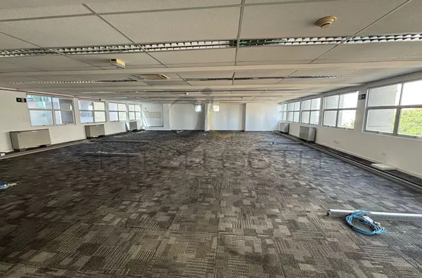 Conjunto Comercial de Alto Padrão com 300m² – Bela Vista