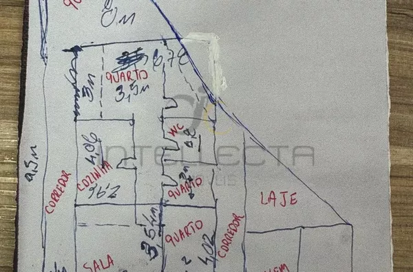 Casa com amplo terreno no Jardim da Glória