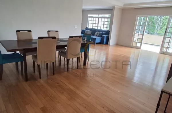 Casa térrea com 2 suítes, ampla sacada e localização privilegiada a 900m do Metrô Jabaquara