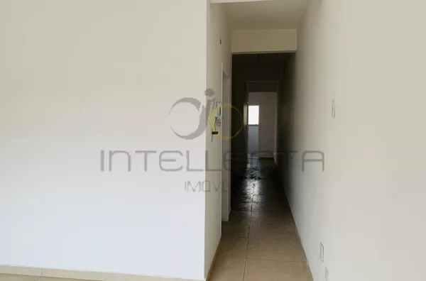 Vende-se Prédio Inteiro com Espaço Comercial e Residencial! Com 3 aptos em cima!