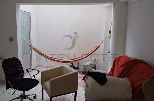 Sobrado Espaçoso ao Lado do Museu do Ipiranga – 320m² com Escritório e 2 Vagas!