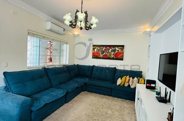 Sobrado Reformado e Aconchegante em Localização Privilegiada