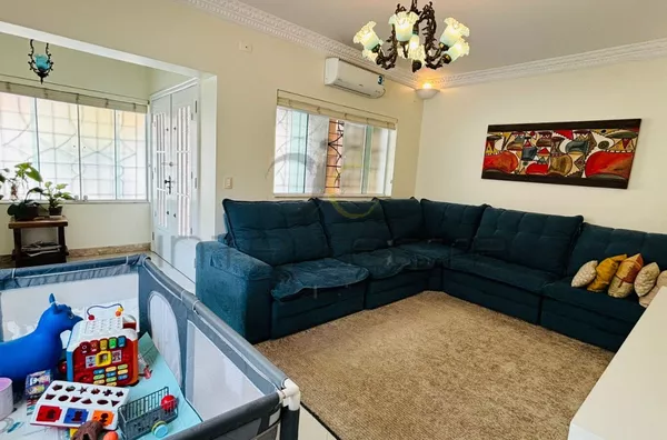 Sobrado Reformado e Aconchegante em Localização Privilegiada