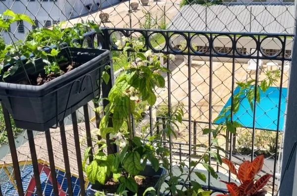 Apartamento semi mobiliado com 2 dormitórios e sacada – Pronto para morar!