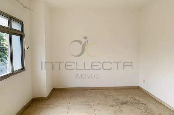 Vende-se Prédio Inteiro com Espaço Comercial e Residencial! Com 3 aptos em cima!